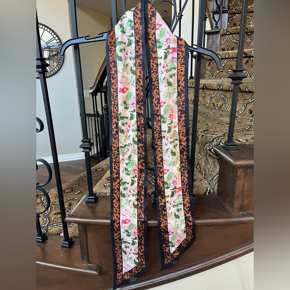 Cabi Simone Scarf - Picture 14 of 14